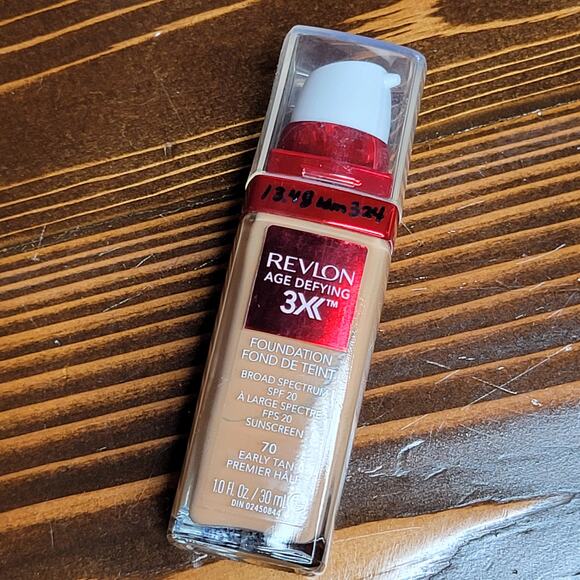 REVLON AGE DEFYING 3X Liquid Foundation SPF 20 - 70 EARLY TAN✨️NEW✨️ - Picture 8 of 8